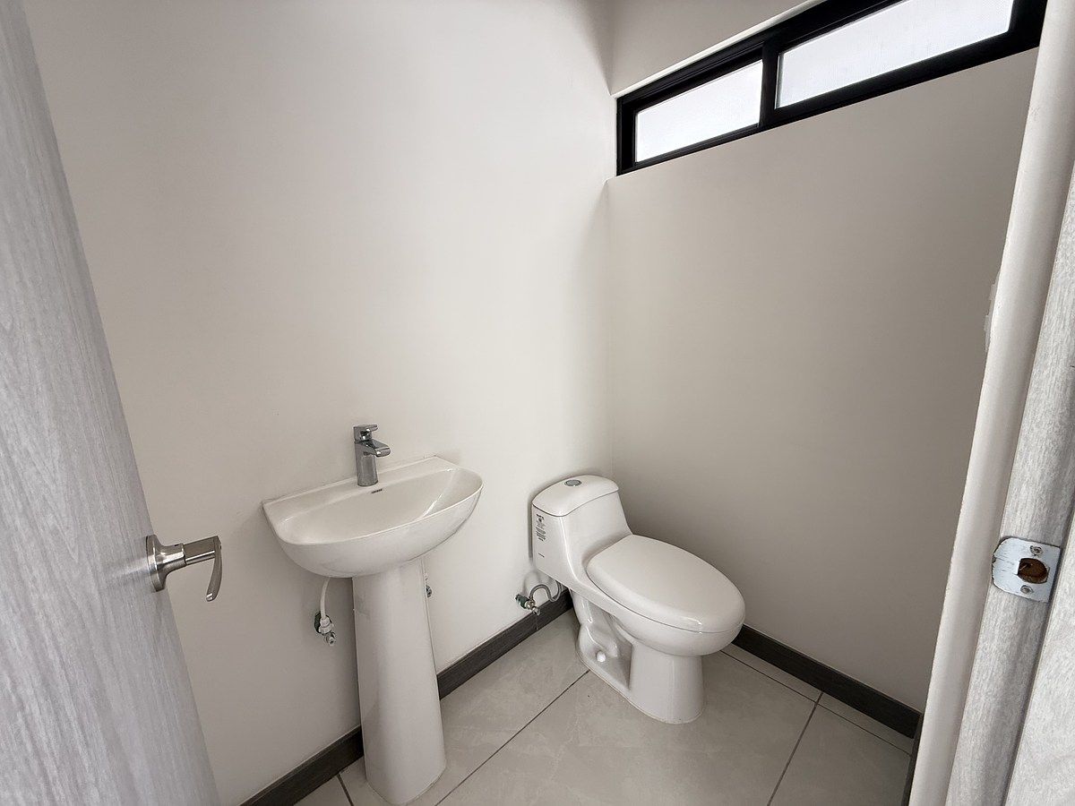 7 de 26: Baño visitas