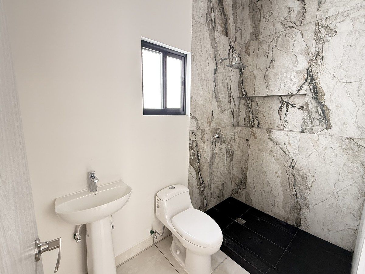 15 de 26: Baño compartido