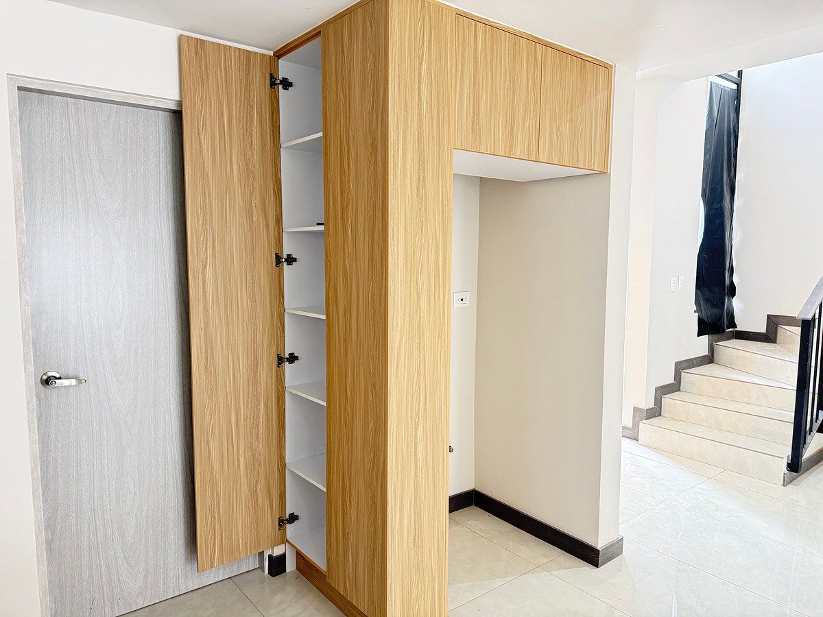 5 of 32: area de refri y alacena