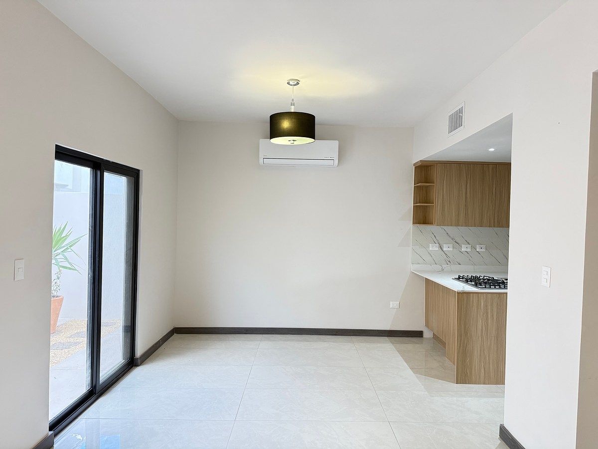 9 of 32: area comedor