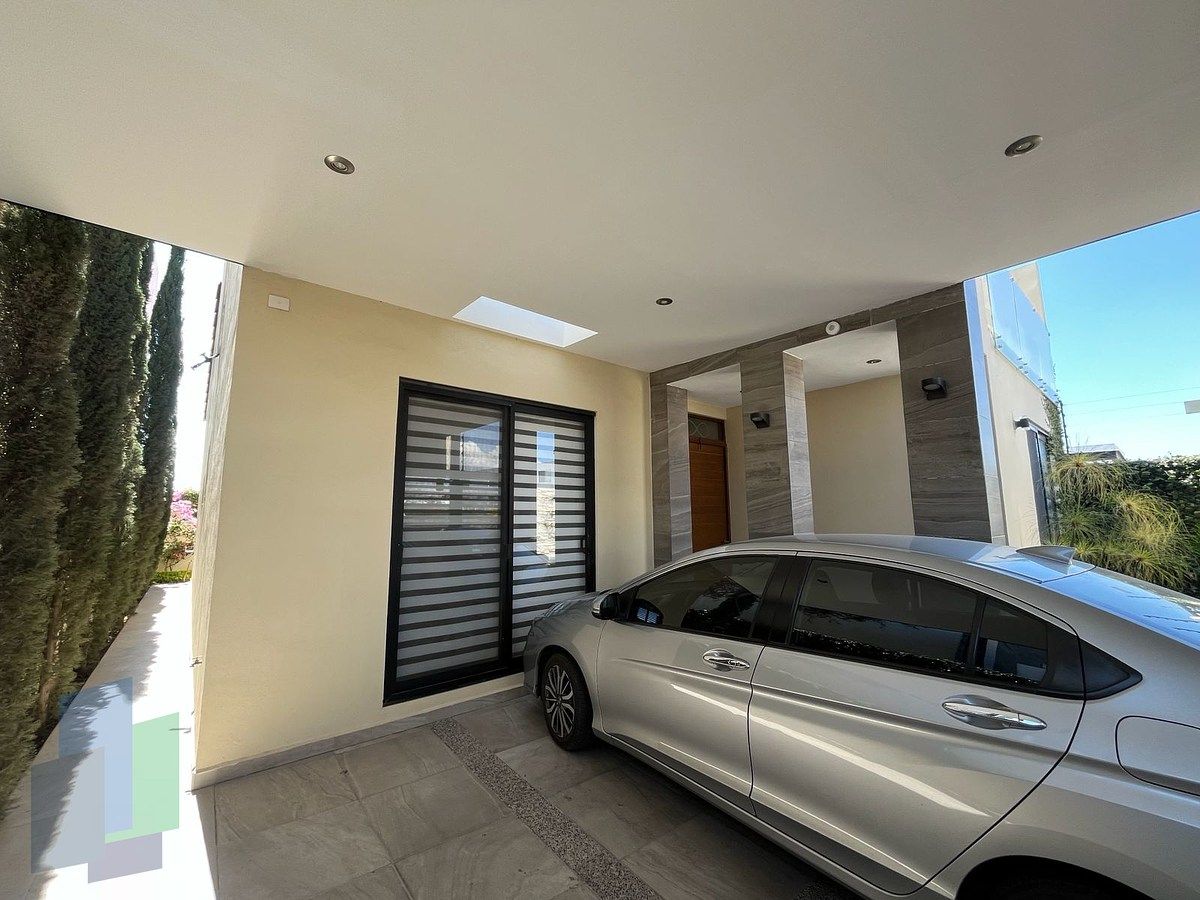 31 de 33: Cochera techada para dos autos