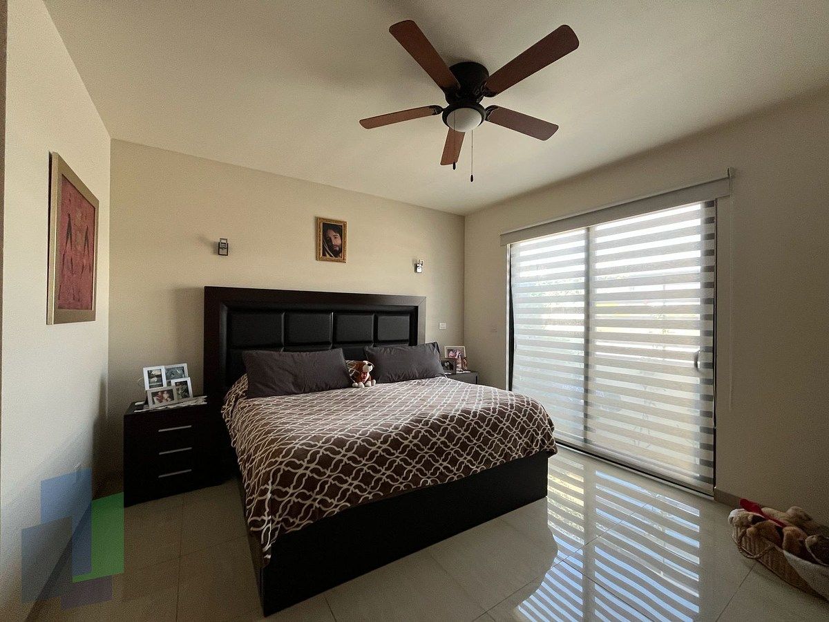 7 de 33: Recámara principal en planta baja