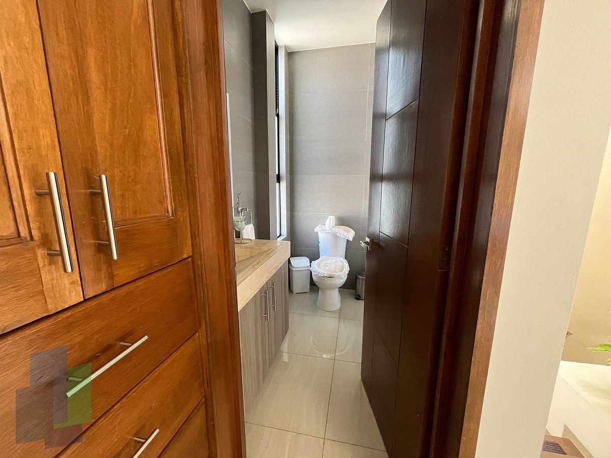 24 de 33: Baño sala de tv