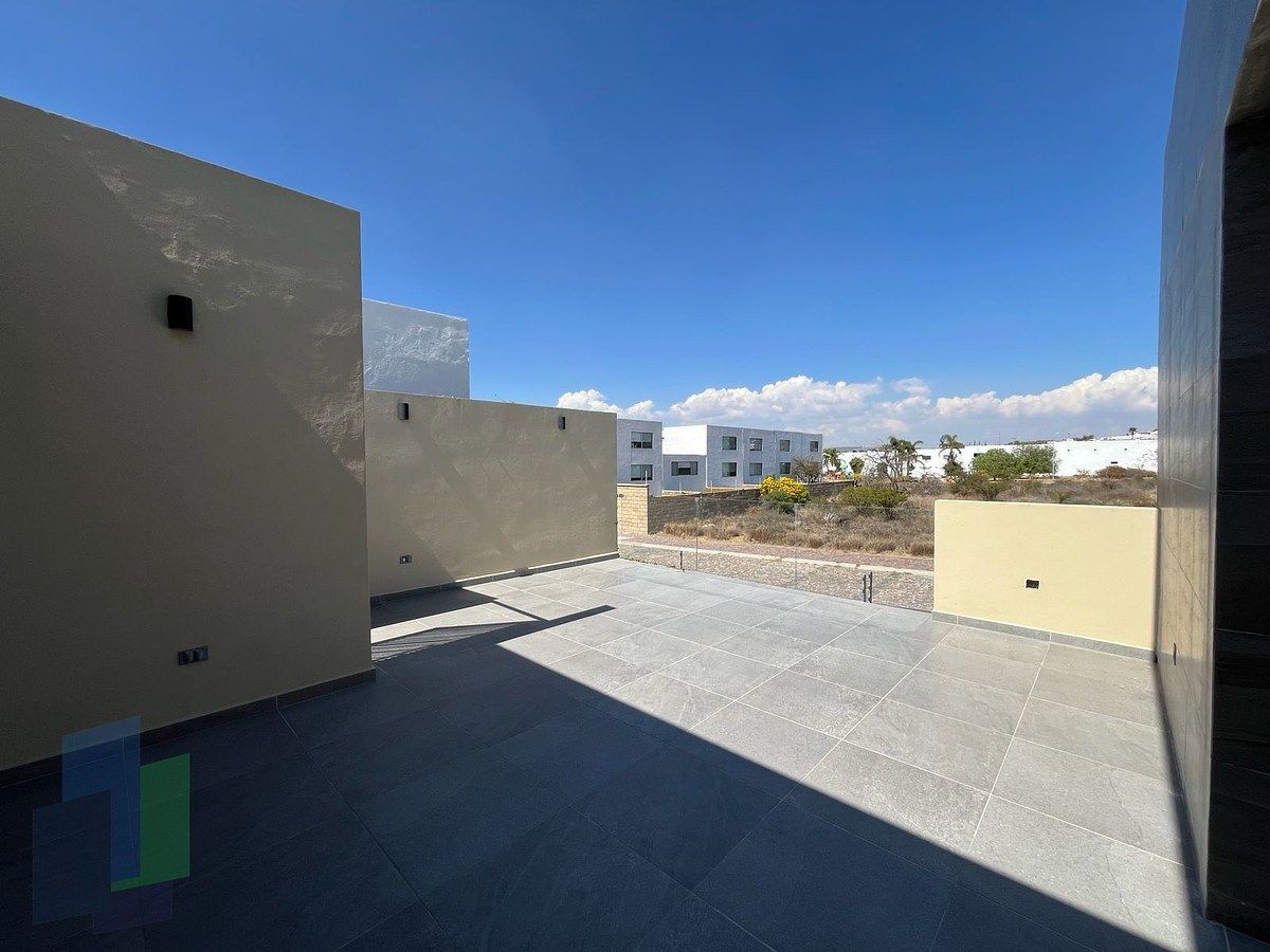 27 de 33: Amplia terraza