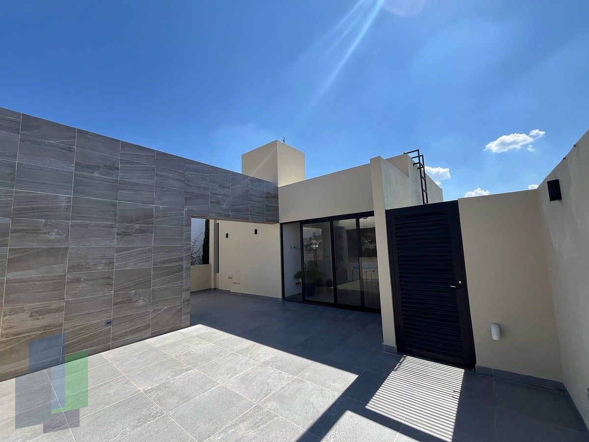 28 de 33: Terraza planta alta