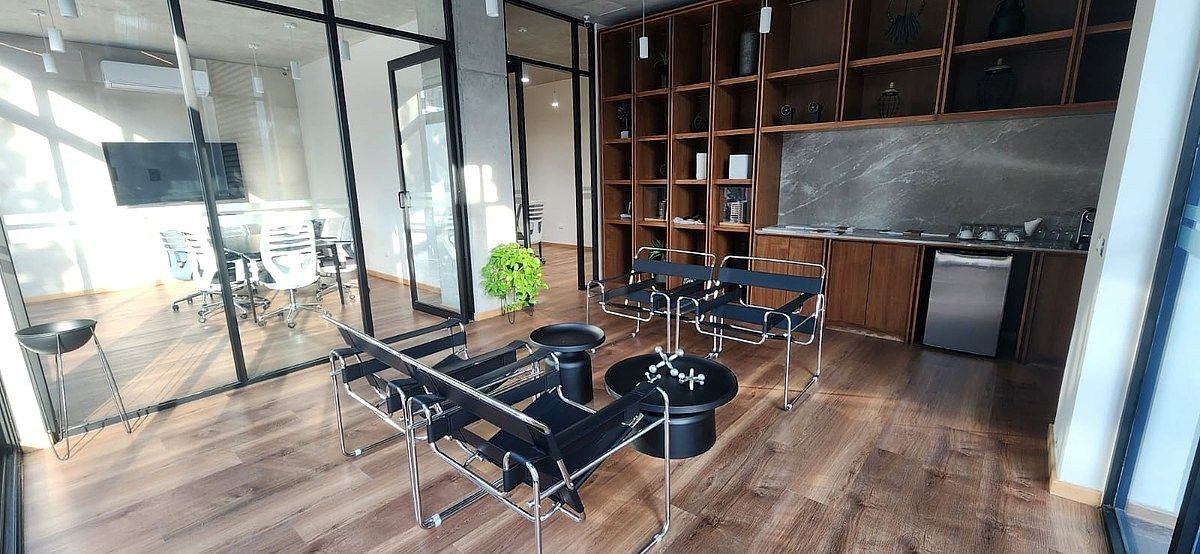 Office with 167m2 on the ground floor, photo 1 of 11