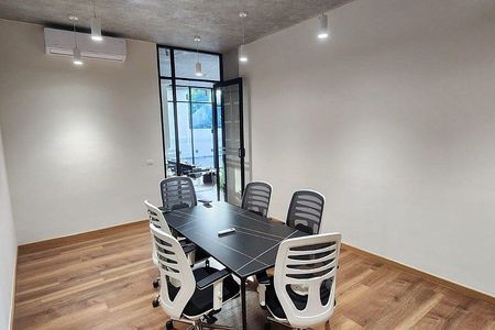 Oficina con 167m2 en planta baja