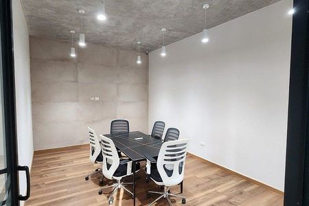 Oficina con 167m2 en planta baja