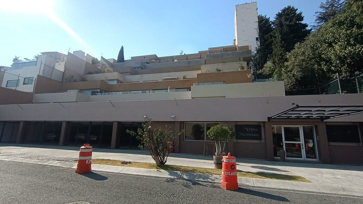 24 of 24: Entrada por Hda de  la Luz.