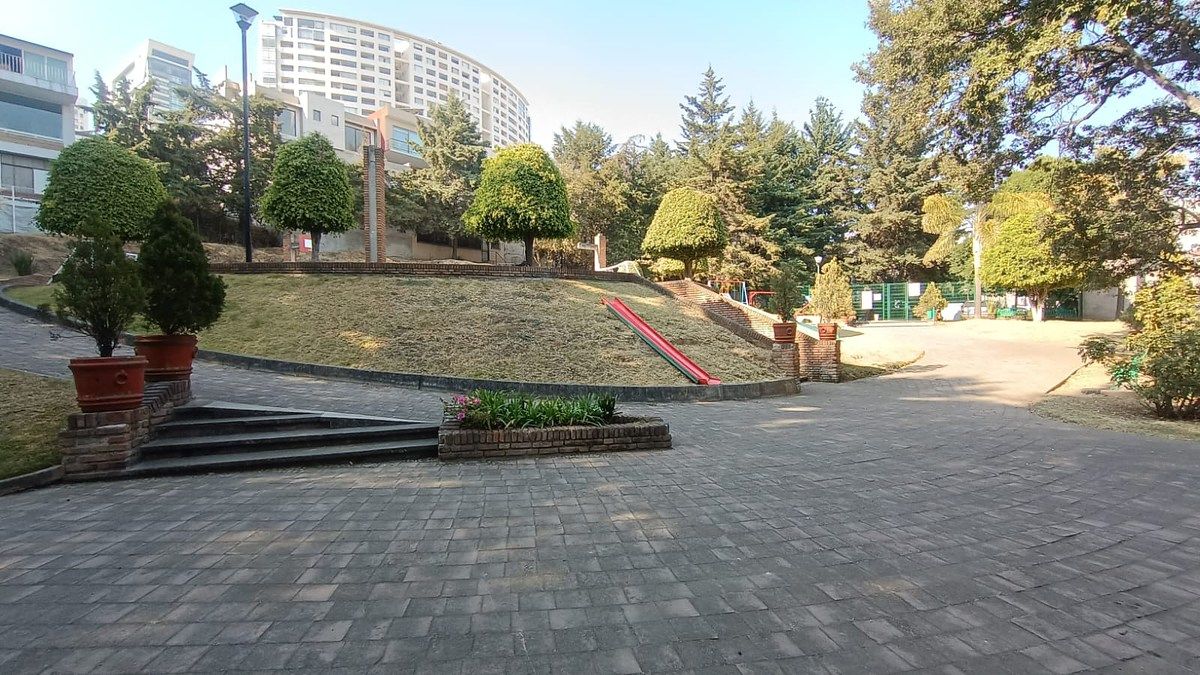 22 of 24: Parque semiprivado