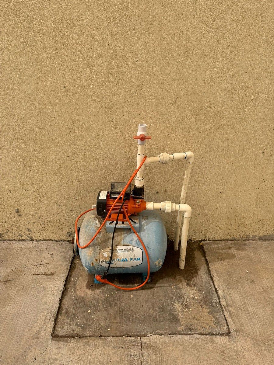 9 of 18: Bomba Para la Cisterna
