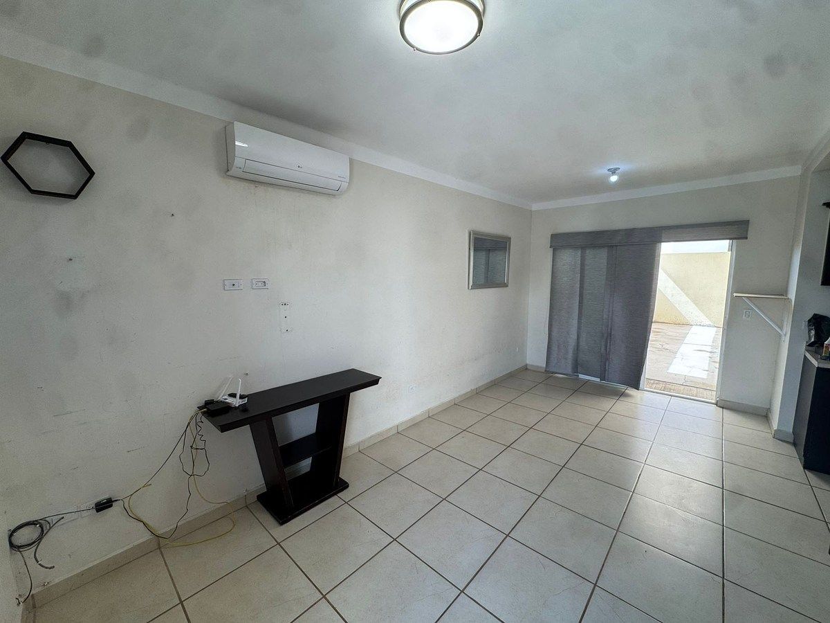 2 of 18: Sala Comedor