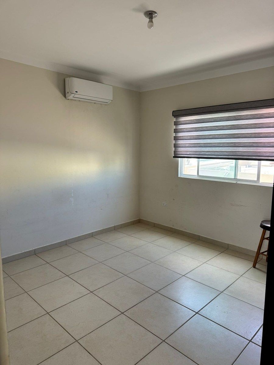 12 of 18: Habitación 1