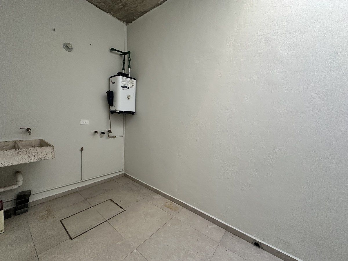 6 de 17: Cuarto de Lavado Semi Techado