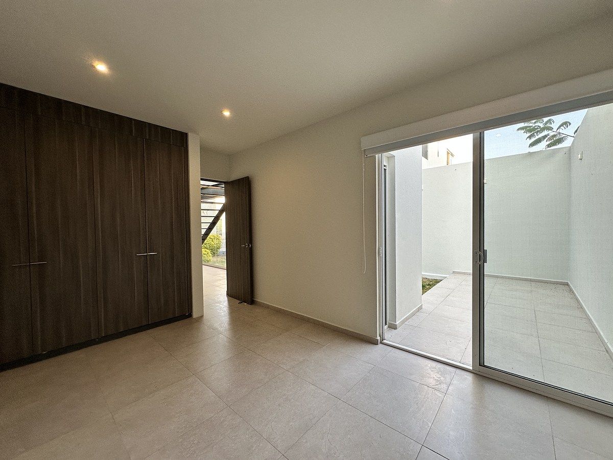 9 de 17: Rec en PB con Closet y acceso a Terraza