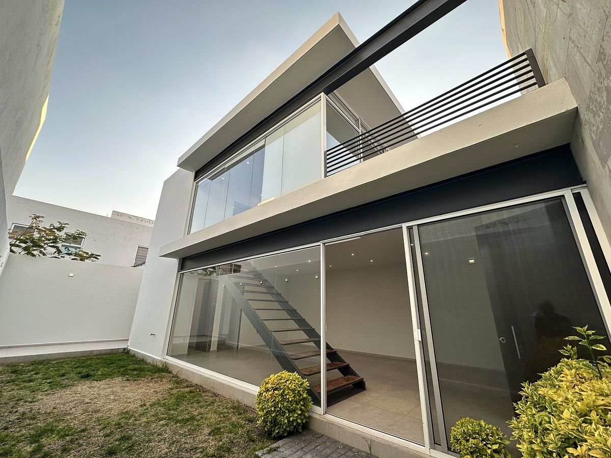 11 de 17: Terraza y Jardin