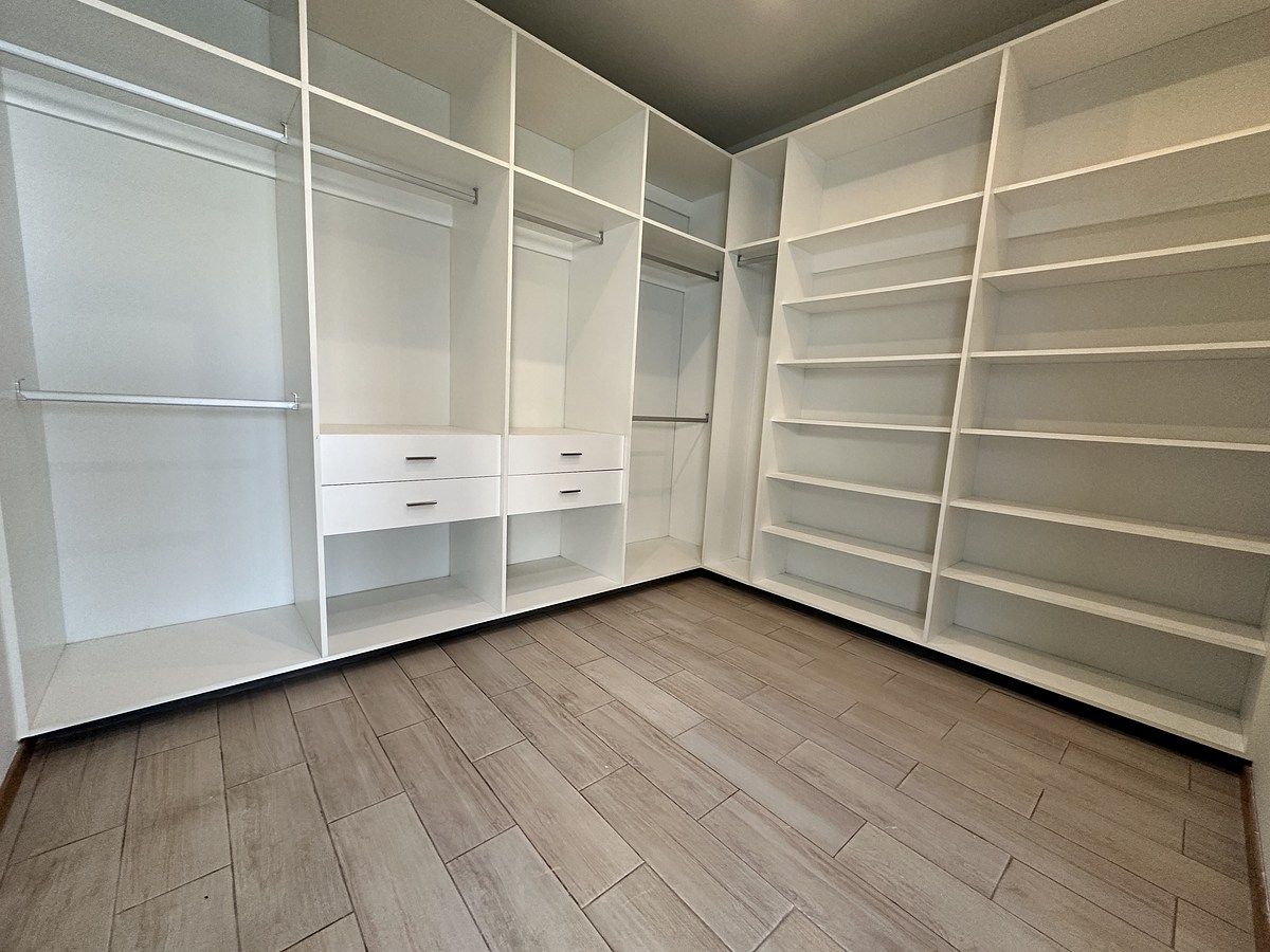 16 de 17: Amplio Vestidor