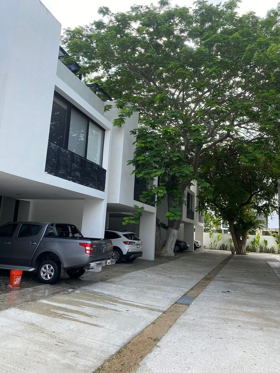 1 de 25: Fachada Principal