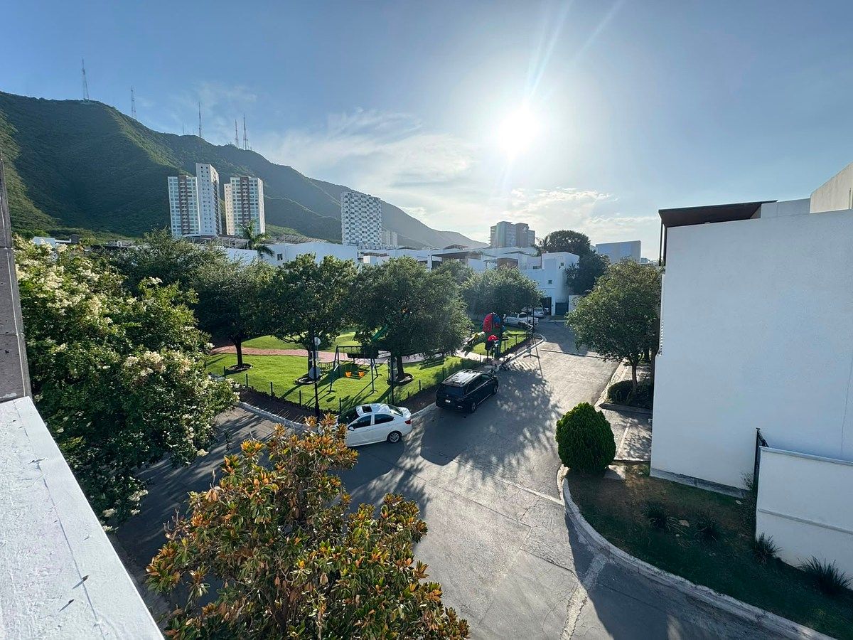 House in Del Paseo Residencial, Monterrey, photo 2 of 24