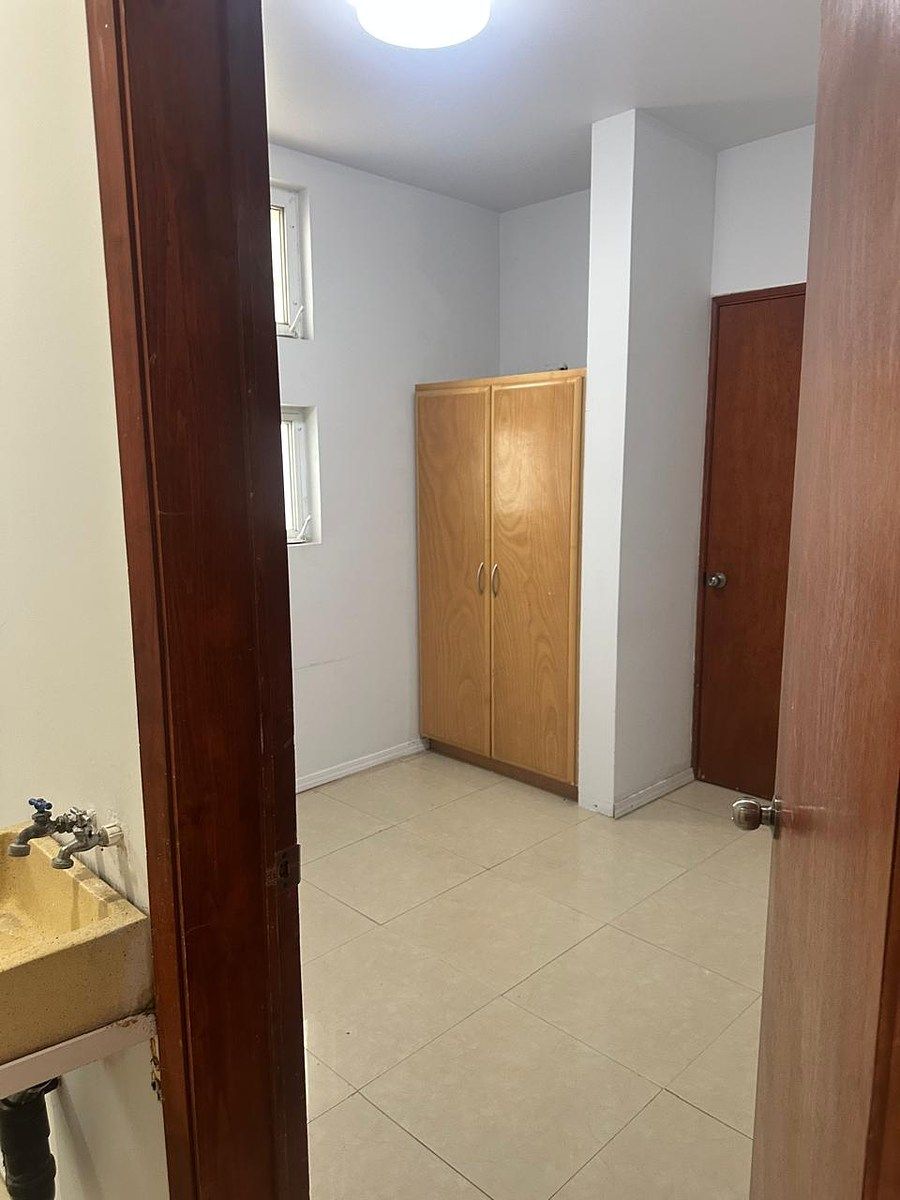 12 de 30: Cuarto para persona de servicio