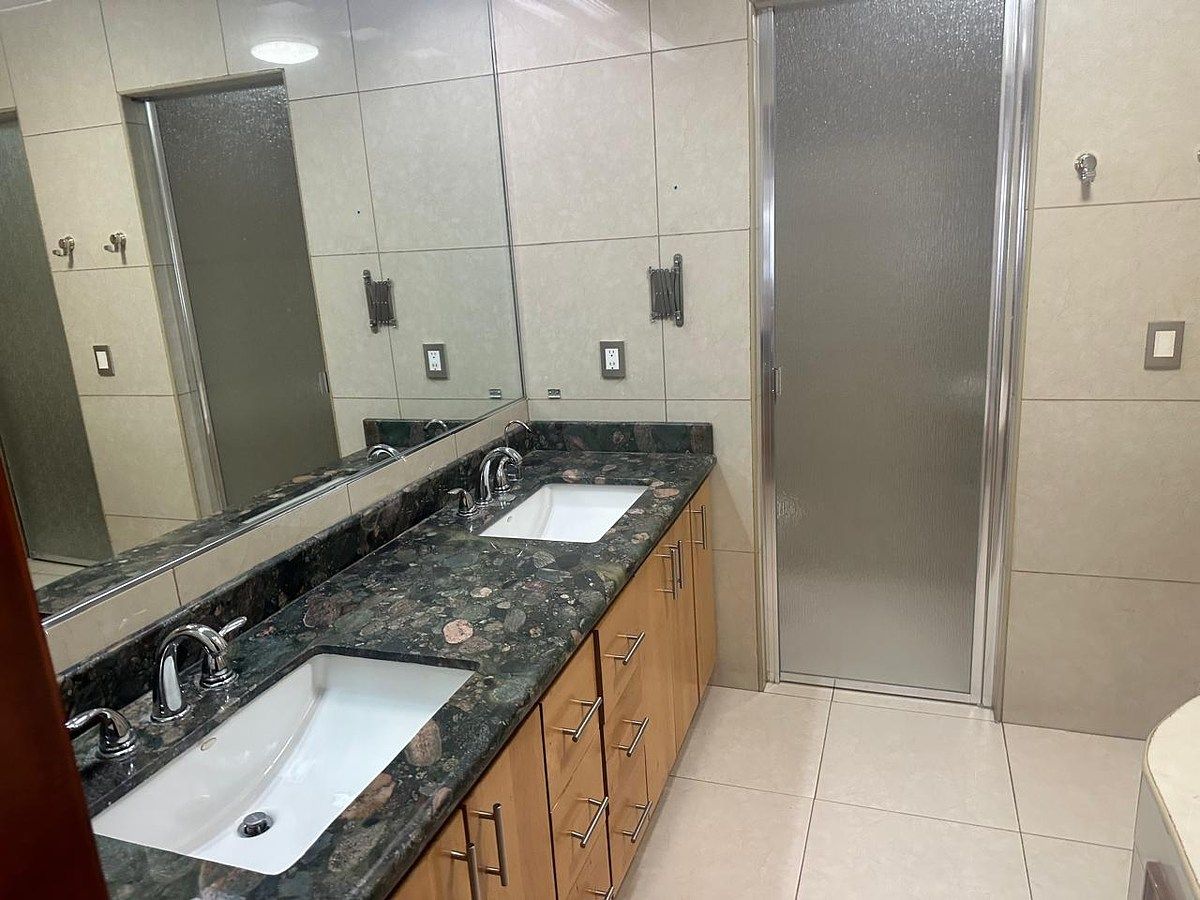 19 de 30: Baño recámara principal