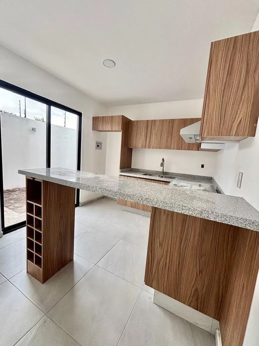 1 de 24: Cocina equipada en granito .