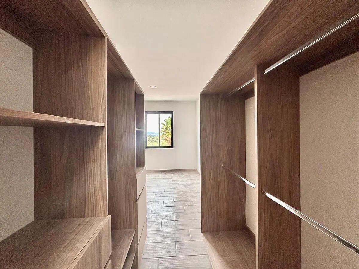 13 de 24: Vestidor en recámara Ppal en PA