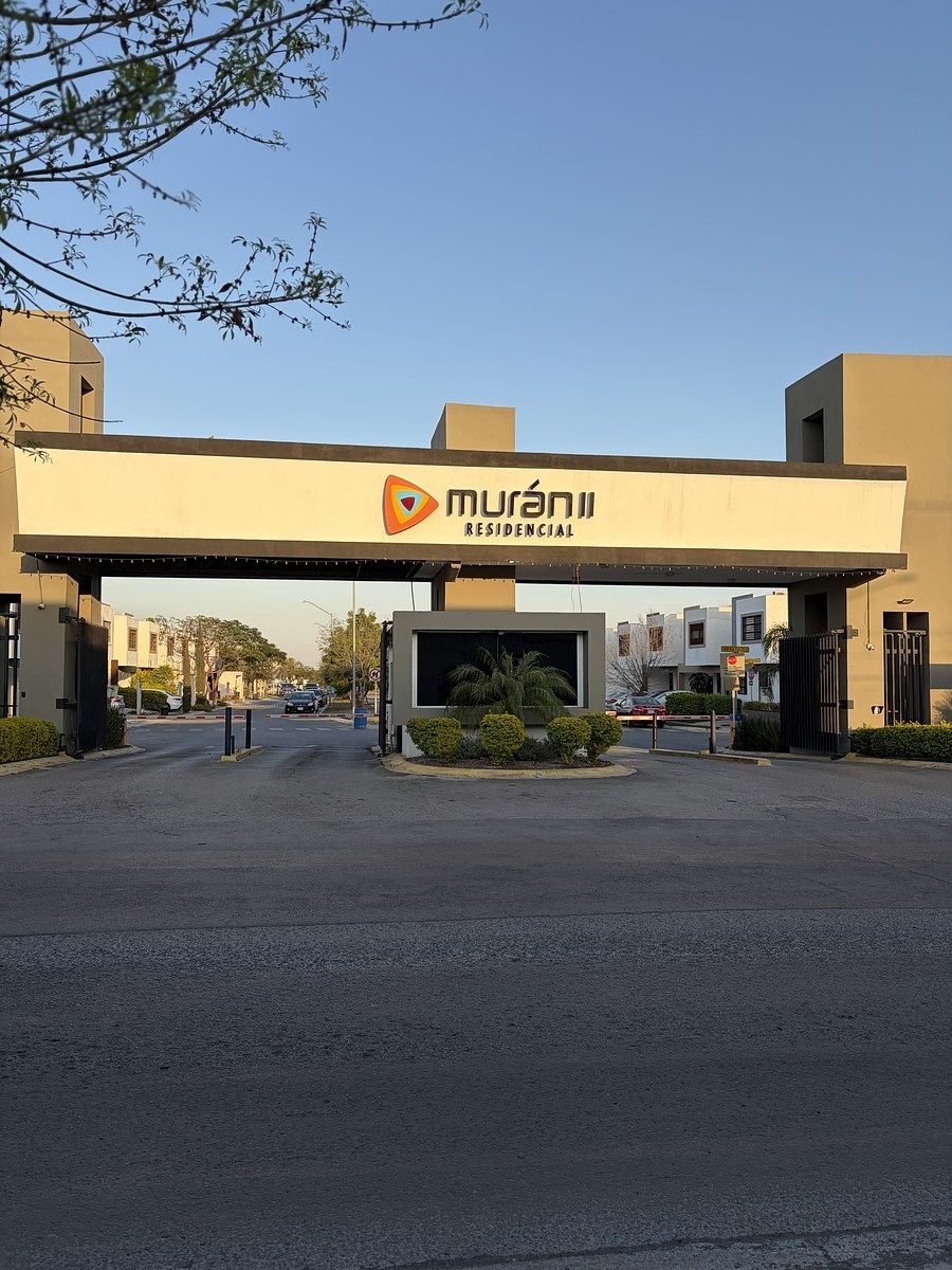 6 de 12: Entrada principal