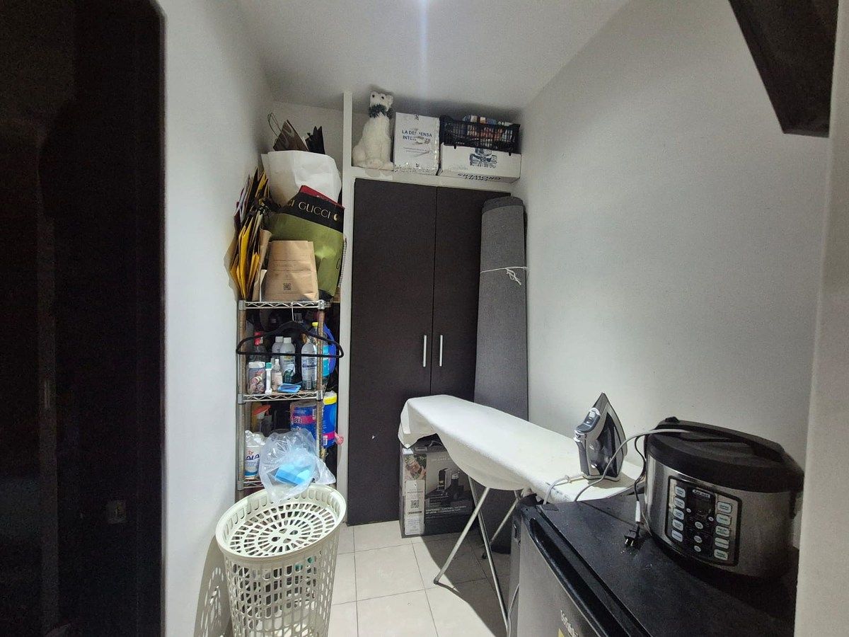 12 of 21: LAVANDERIA