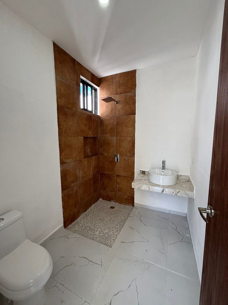 12 de 14: Baño Tercera Recámara