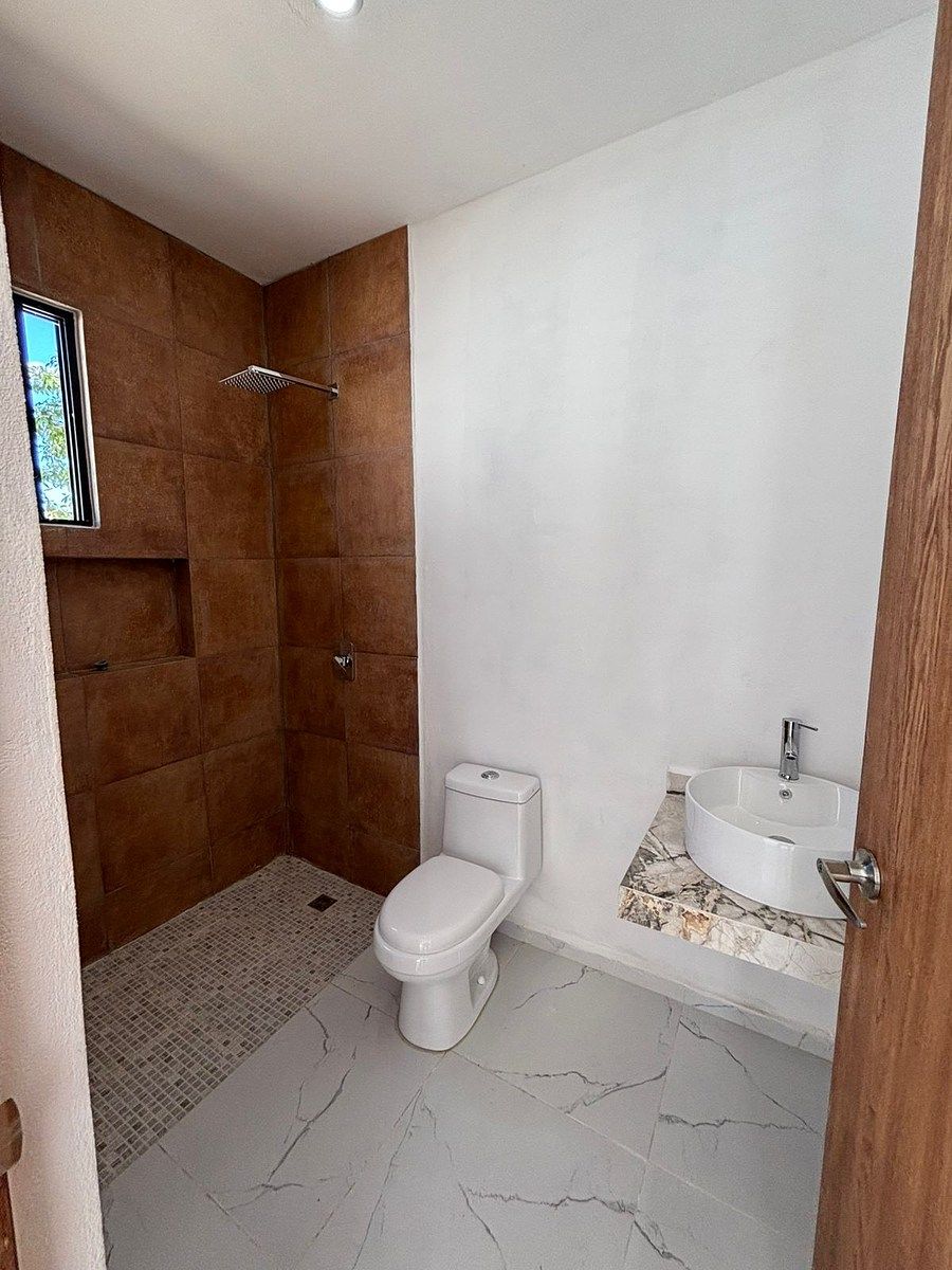 10 de 14: Baño Segunda Recámara