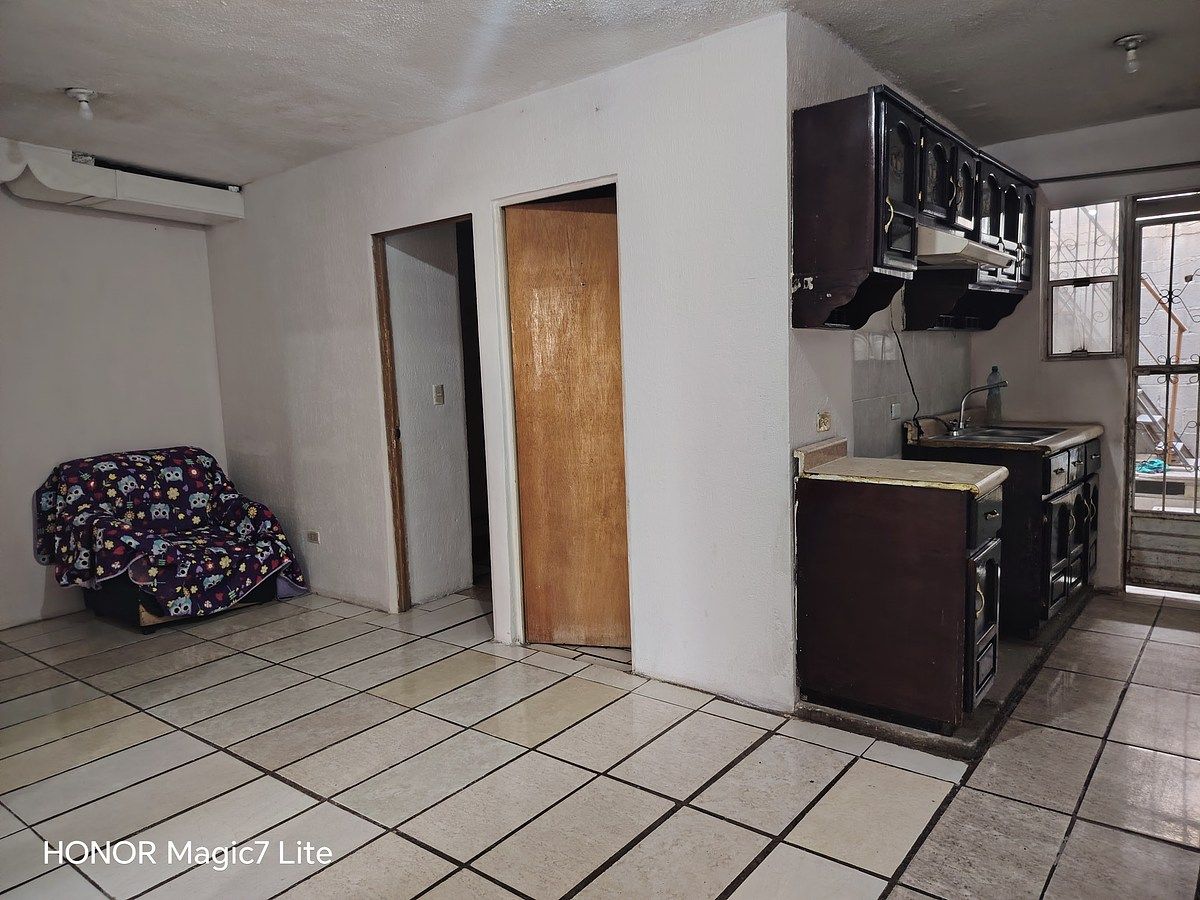 4 de 12: Comer y área de televisión