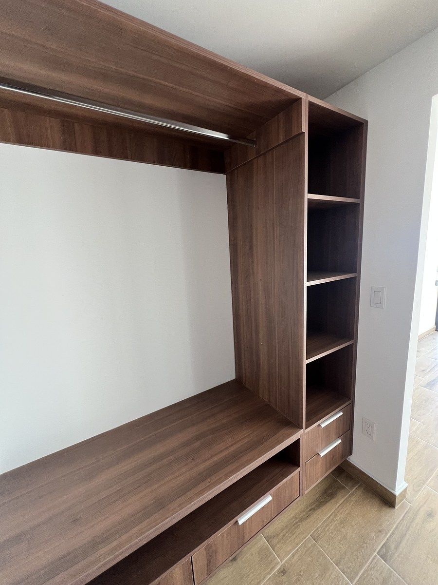 4 de 34: Walking closet