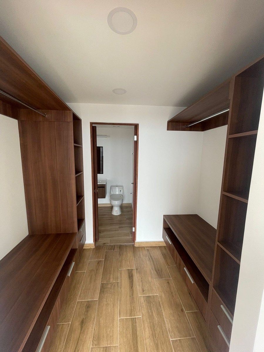 13 de 34: Walking closet