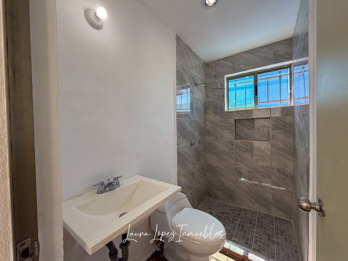 3 of 11: Baño completo