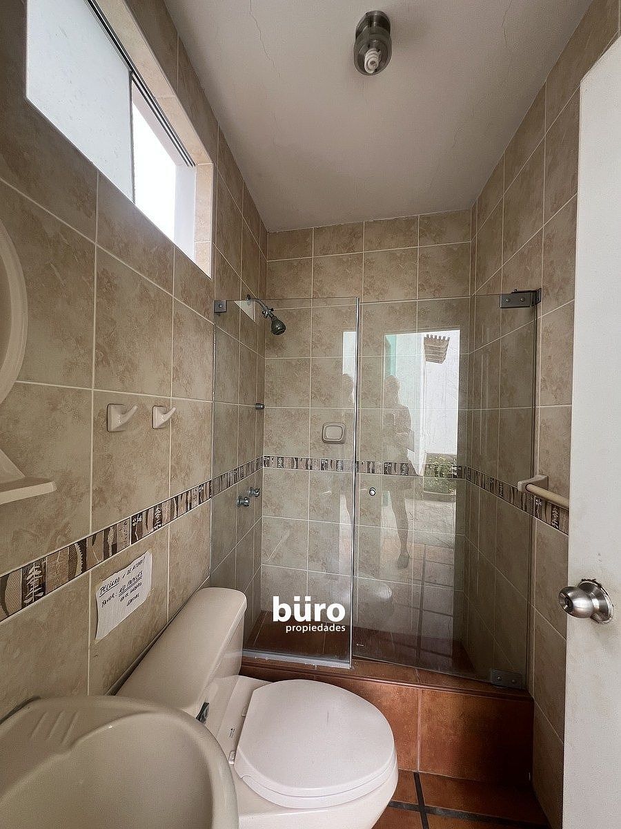 18 de 22: Baño segundario