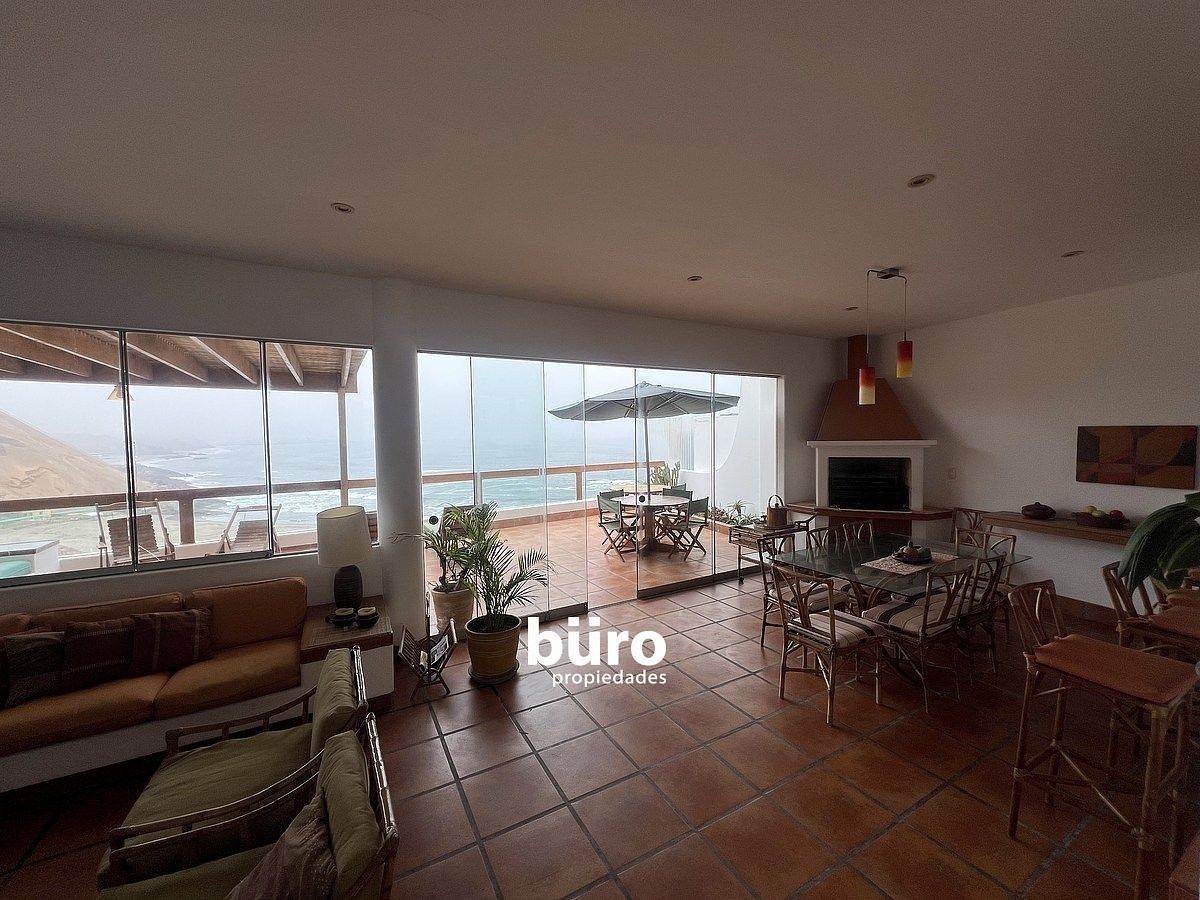 5 de 22: Sala comedor con parrilla y chimenea