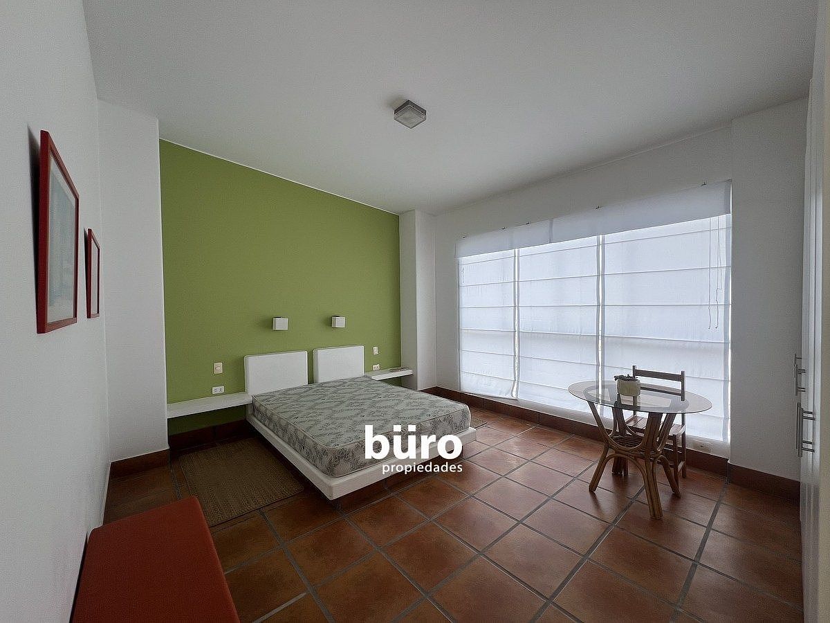 12 de 22: Otro dormitorio principal con baño