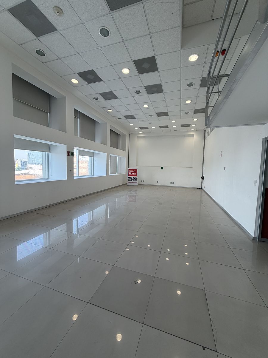 10 de 15: Salón / Área abierta 2