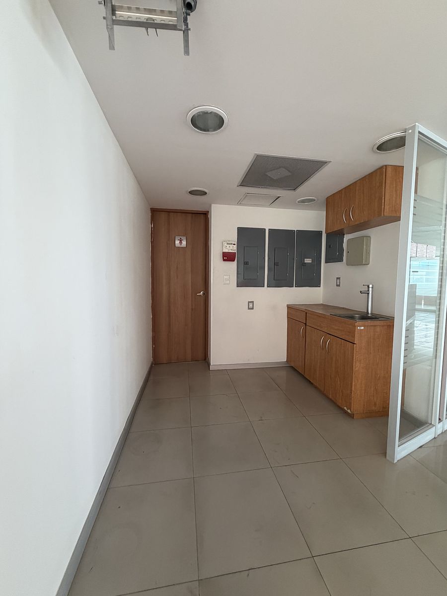 12 de 12: Zona de Coffee Break y Baño Privado