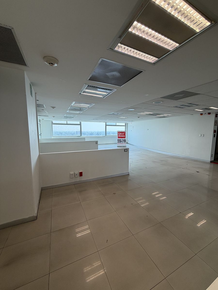 11 de 12: Área abierta y cubículos