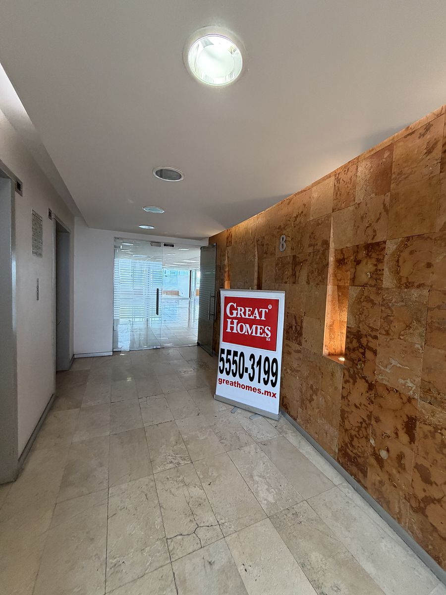 2 de 12: Acceso/ Lobby y elevador a piso