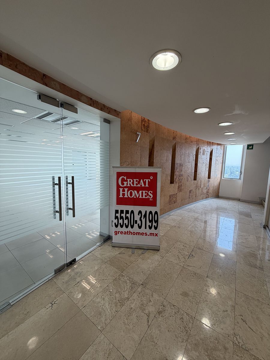 1 de 12: Acceso Piso 7 y elevadores
