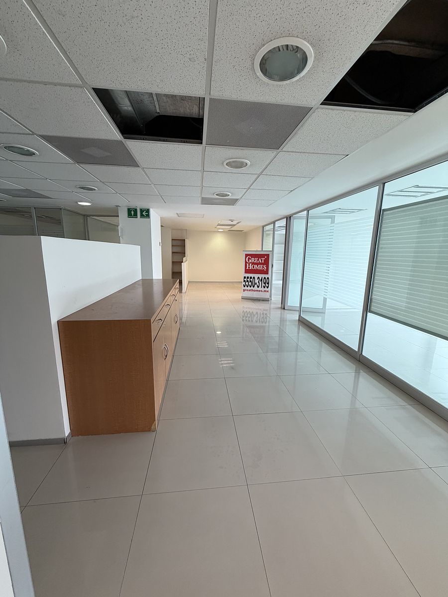 9 de 13: Pasillo de privados y zona de almacenaje