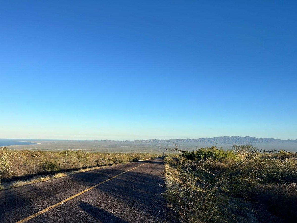 12 de 14: 150 MTS. de frente a carretera La Paz-Los Planes.