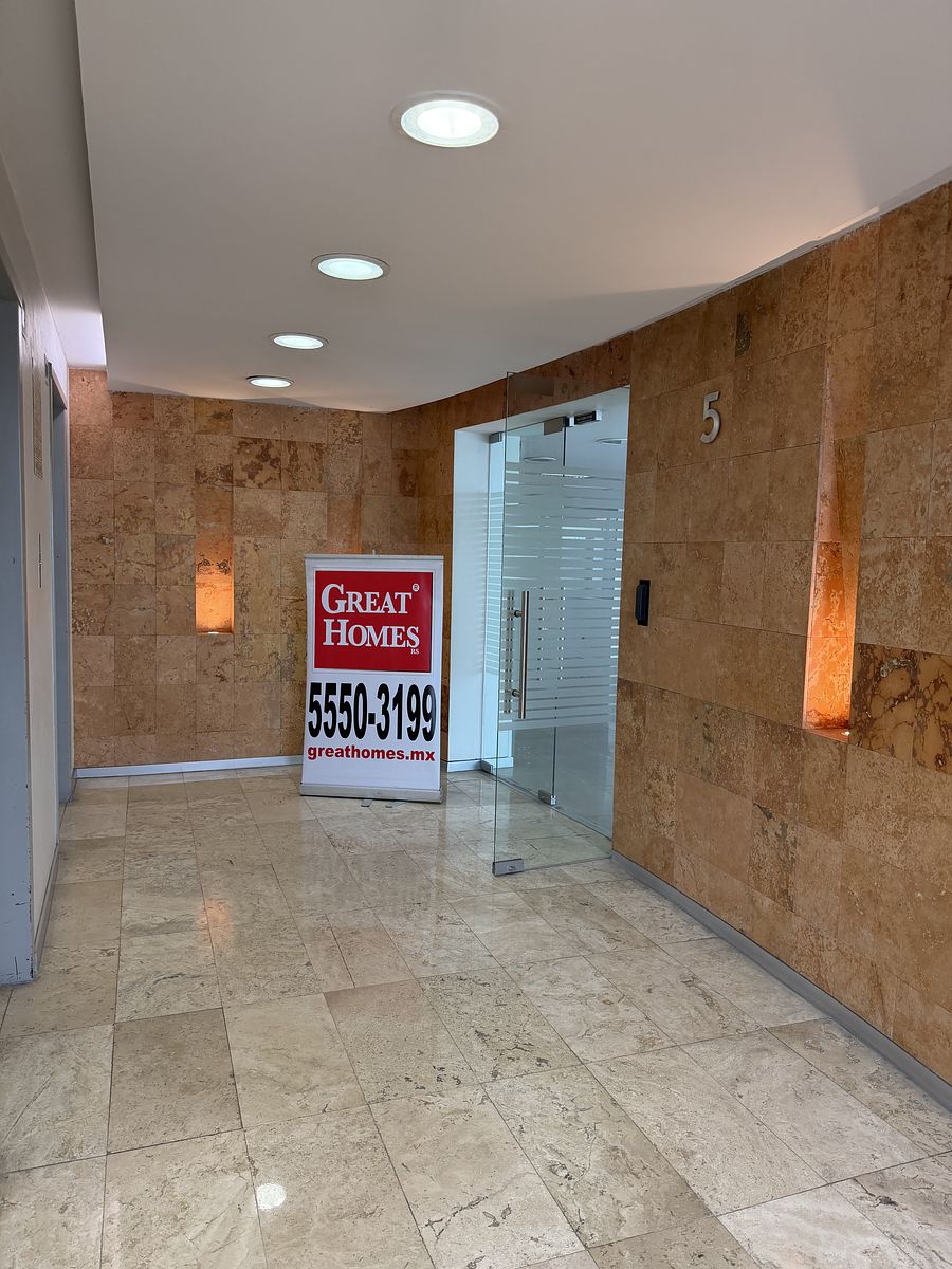 2 de 14: Acceso piso 5 y elevadores