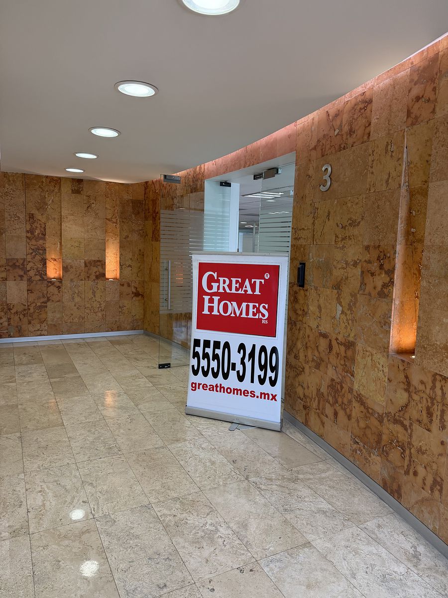 2 de 18: Acceso piso 3 y elevadores