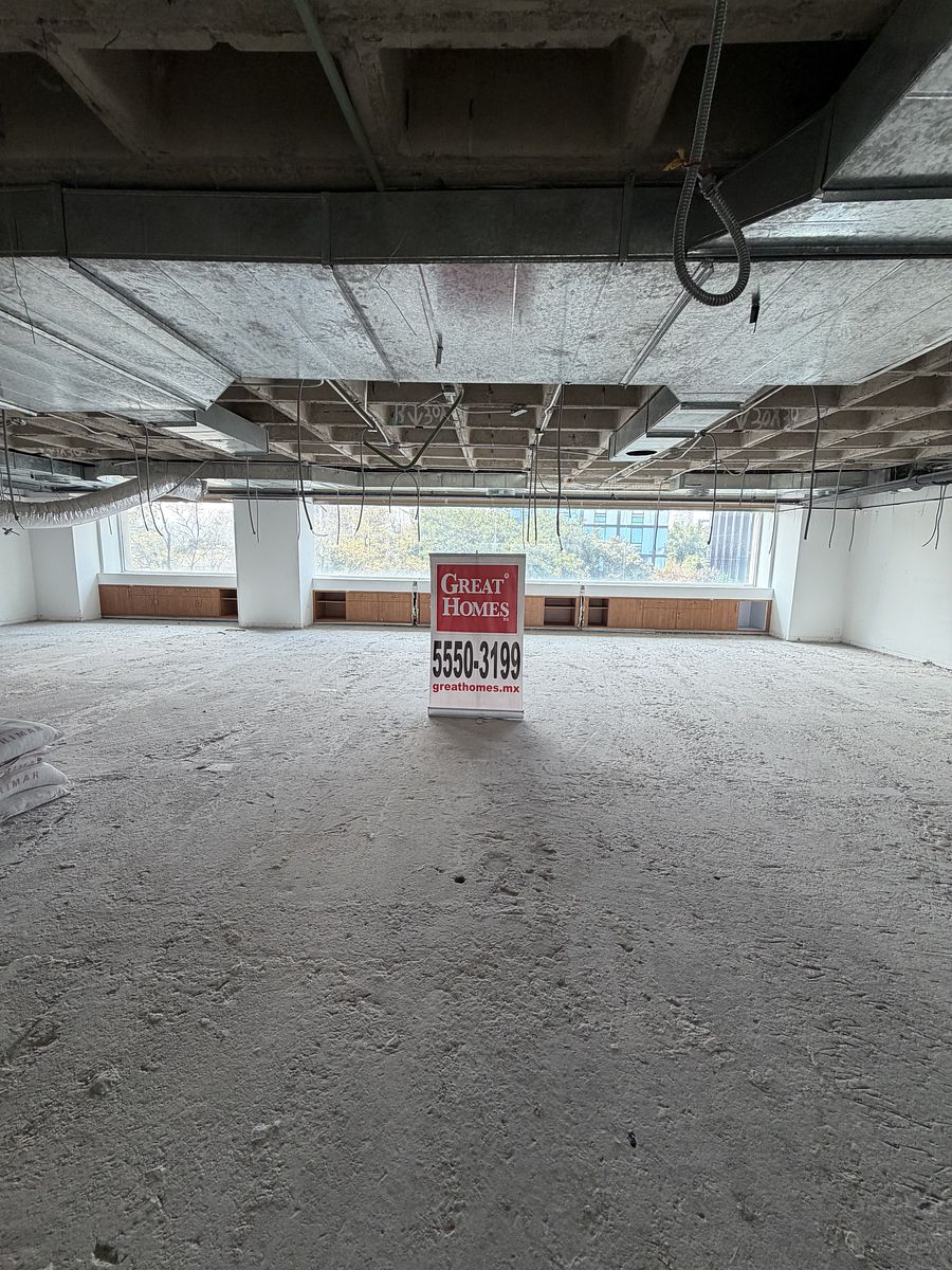 4 de 10: Área abierta en obra gris