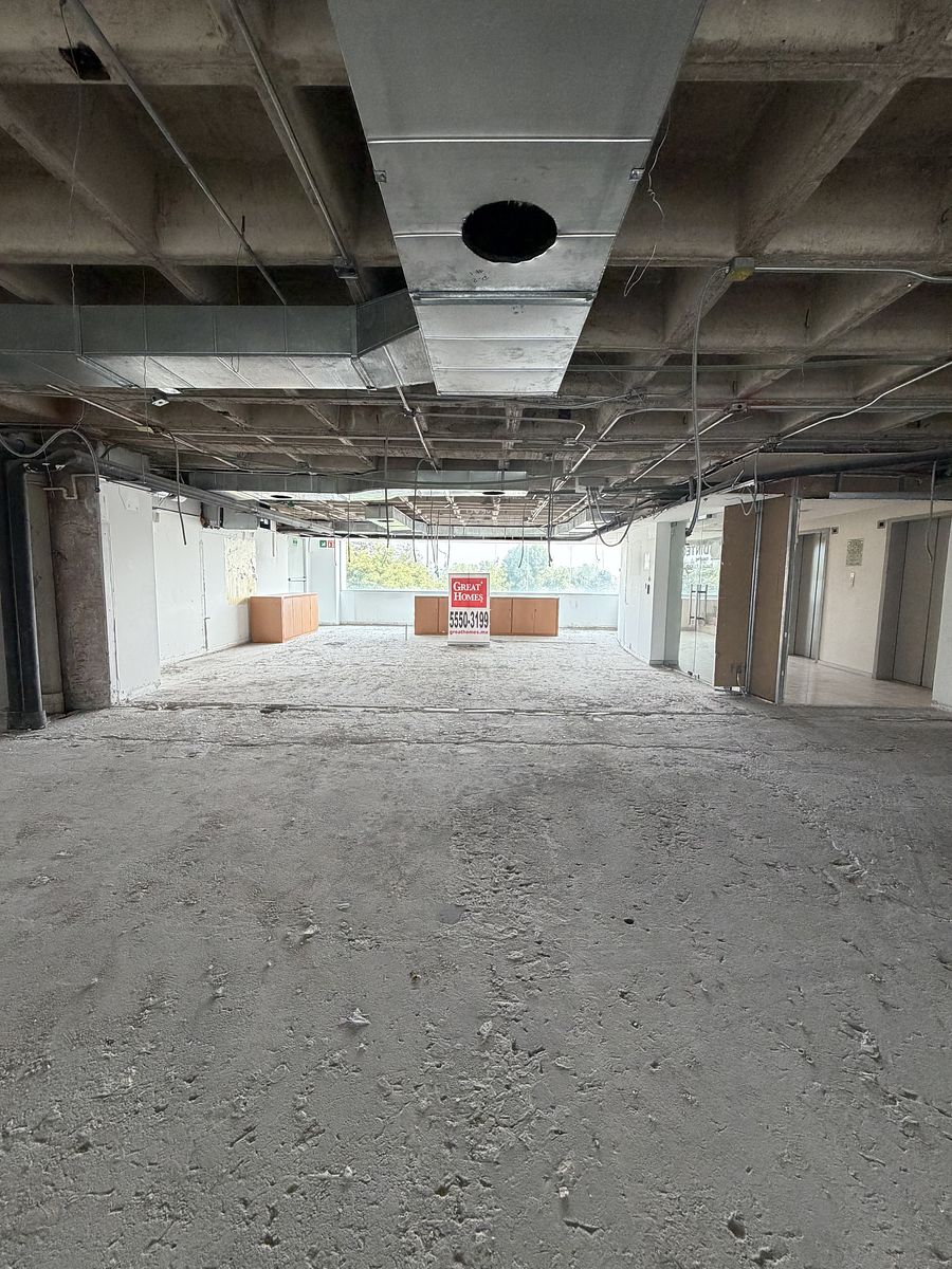 7 de 10: Área abierta en obra gris