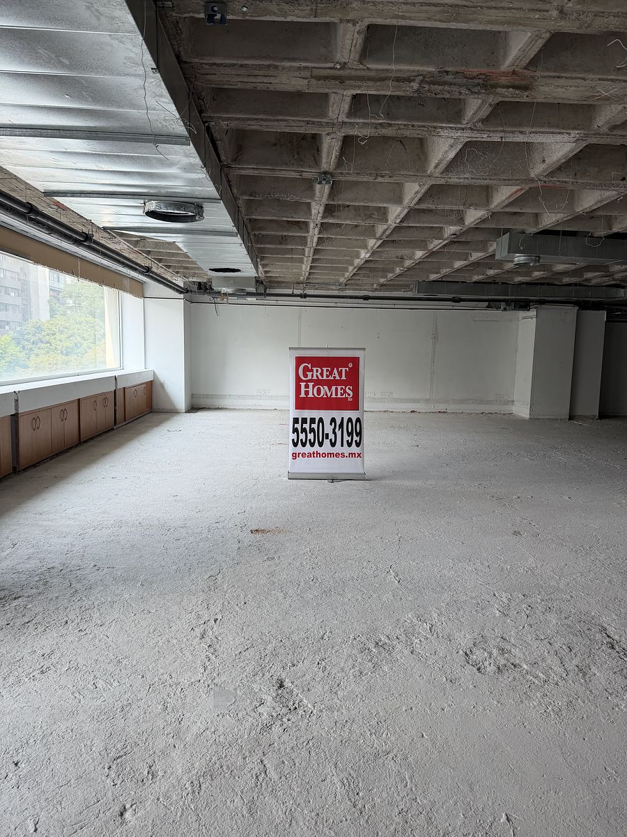 6 de 13: Área abierta en obra gris